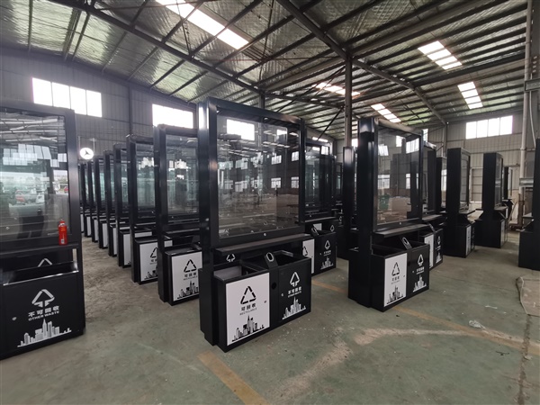 廣東第三批廣告垃圾箱裝車發(fā)貨